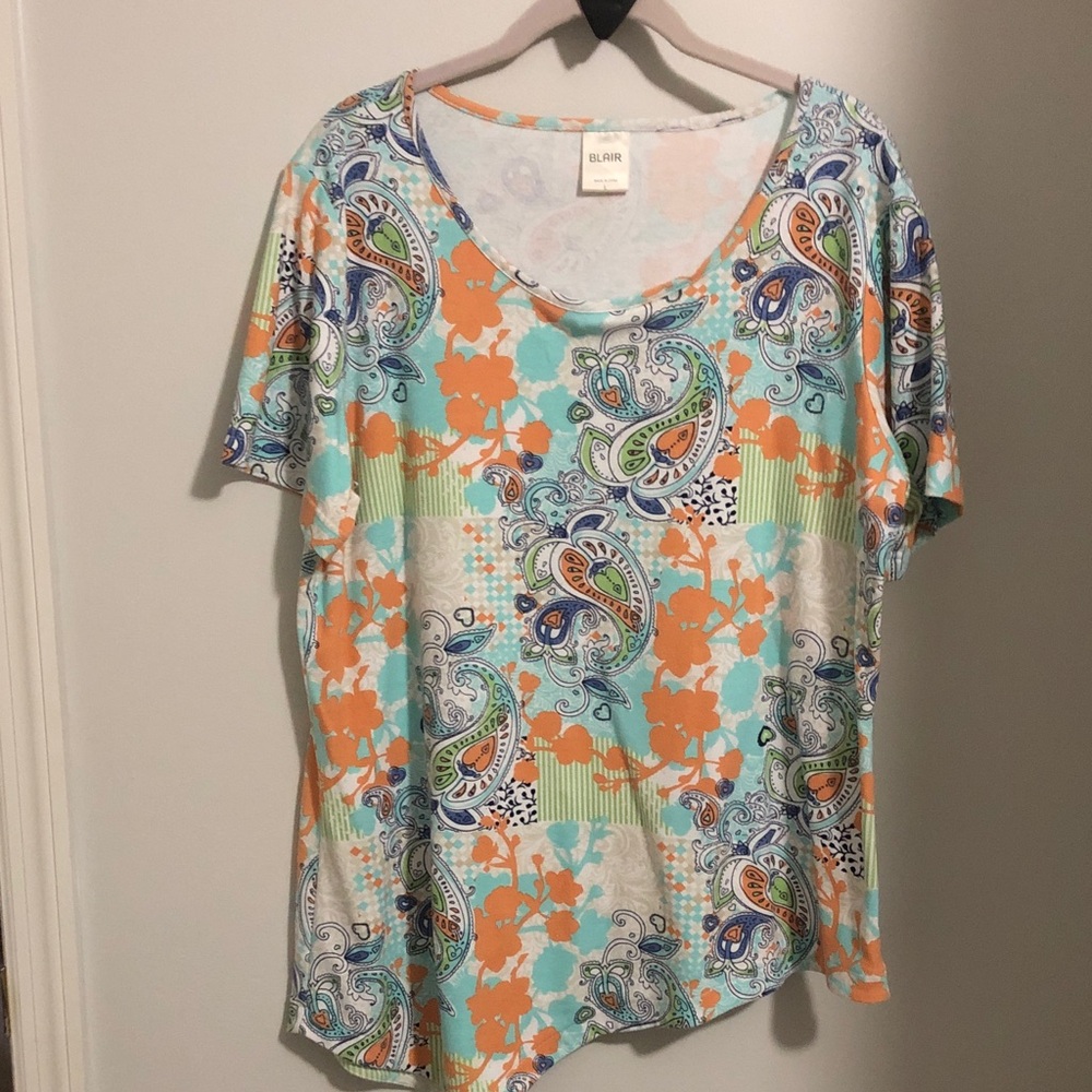 Blair Short-Sleeve Scoop Neck Top in Aqua, Orange & White Paisley